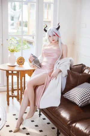 瓜希酱《碧蓝航线 埃吉尔睡衣》主题写真：20张全套美图