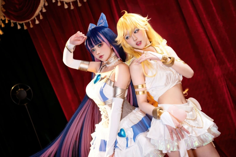阿包也是兔娘《吊带袜天使（&苏苏苏Sofia）》主题写真：33张全套美图