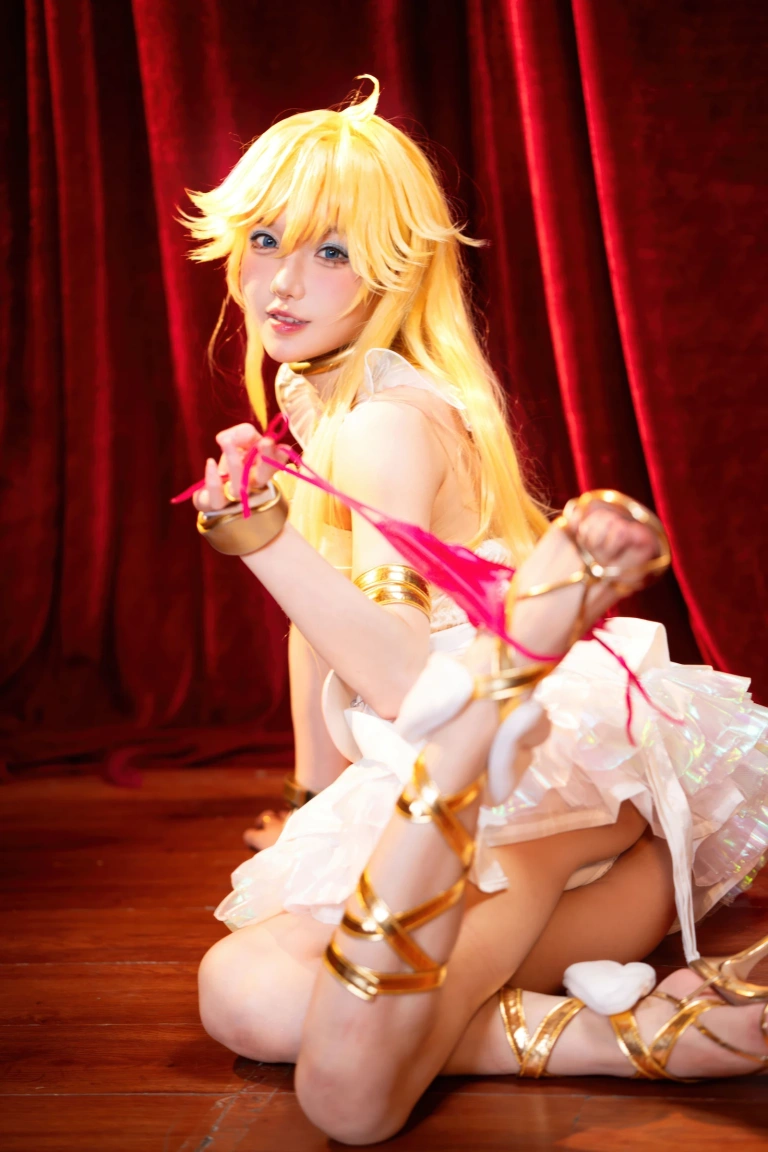 阿包也是兔娘《吊带袜天使（&苏苏苏Sofia）》主题写真：33张全套美图