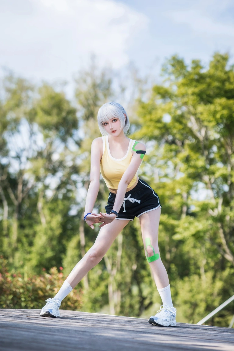 瓜希酱《灵笼 白月魁运动服》主题写真：15张全套美图
