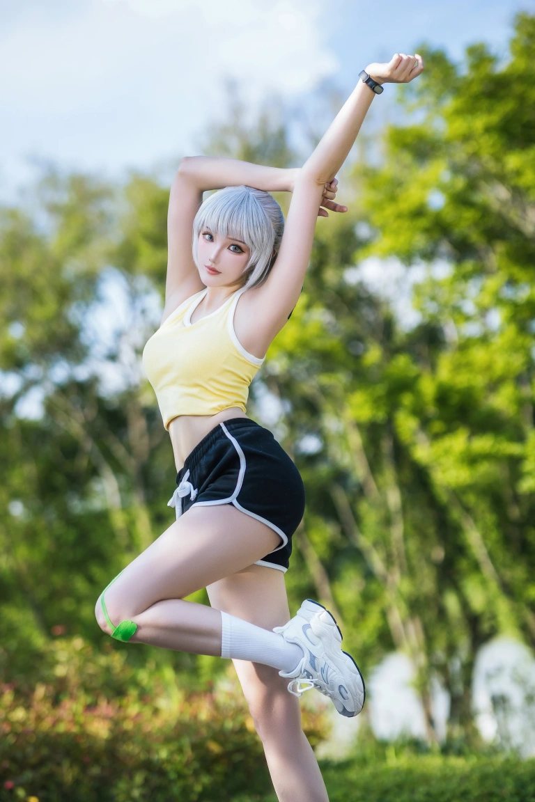 瓜希酱《灵笼 白月魁运动服》主题写真：15张全套美图
