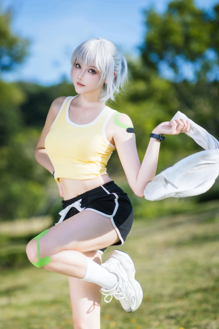 瓜希酱《灵笼 白月魁运动服》主题写真：15张全套美图