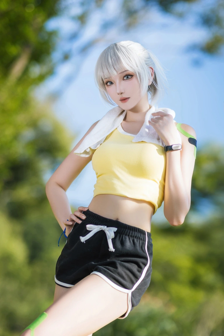瓜希酱《灵笼 白月魁运动服》主题写真：15张全套美图