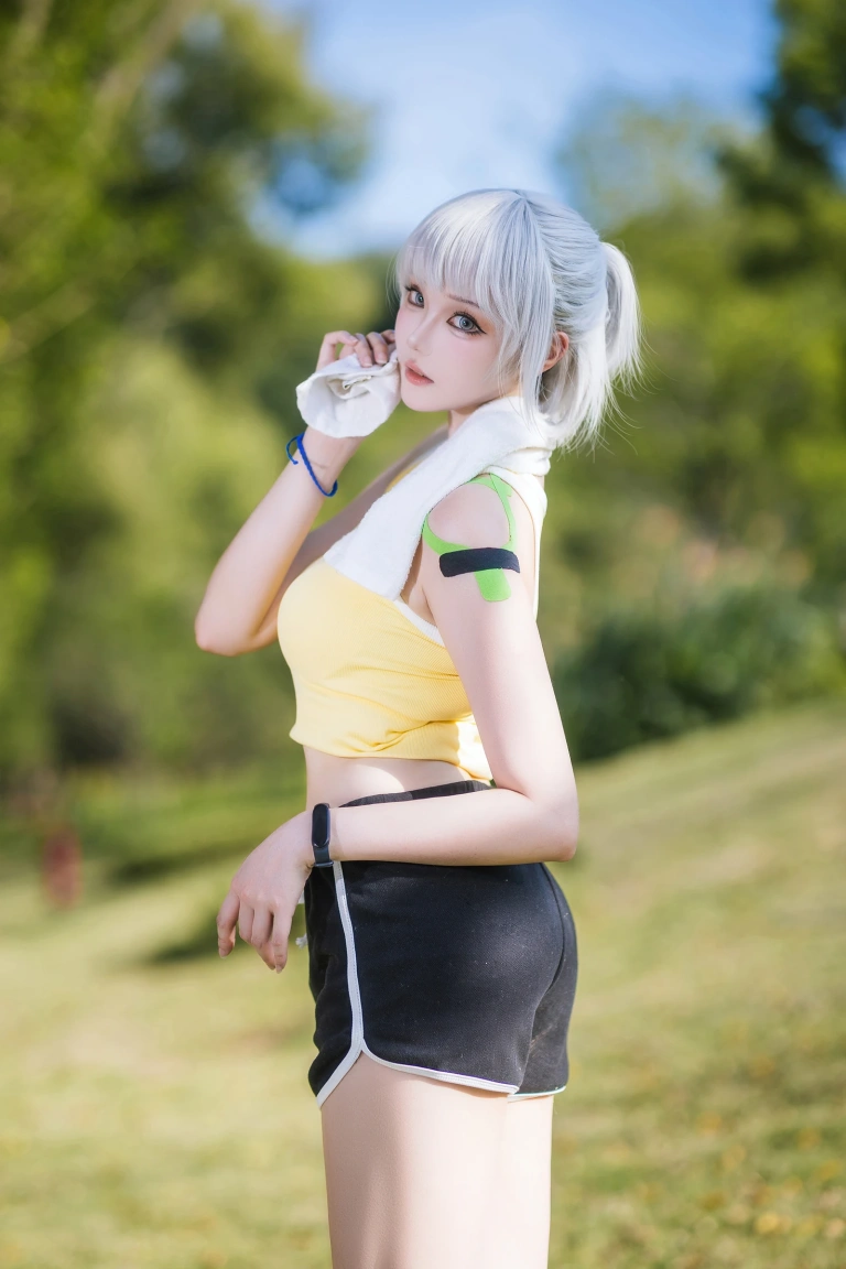 瓜希酱《灵笼 白月魁运动服》主题写真：15张全套美图