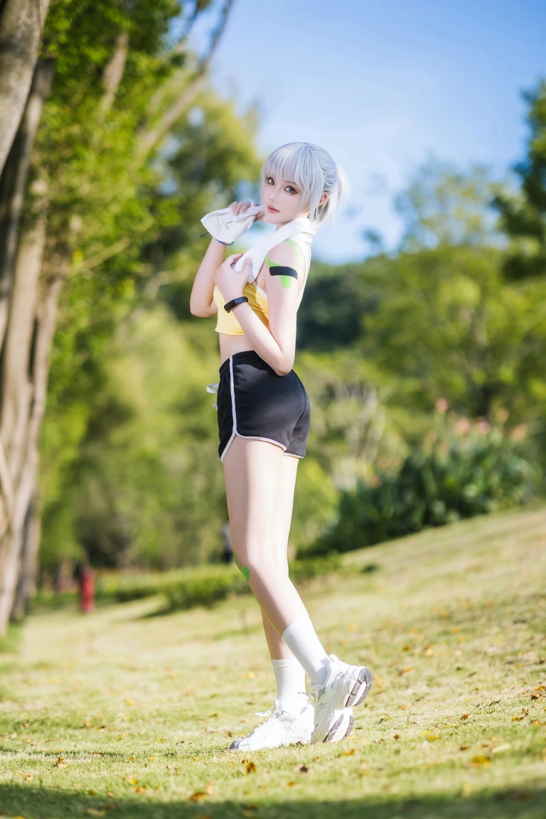 瓜希酱《灵笼 白月魁运动服》主题写真：15张全套美图
