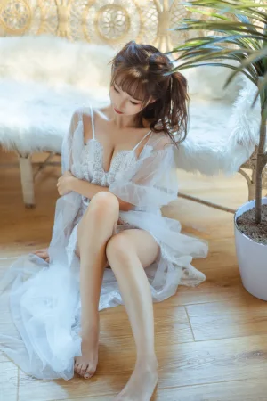 蠢沫沫《轻纱》主题写真：31张全套美图