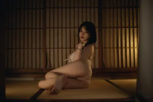 雯仔不讲道理《朦胧》主题写真：66张全套美图