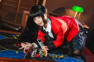 蜜汁猫裘《蛇喰梦子》主题写真：72张全套美图，含1个视频