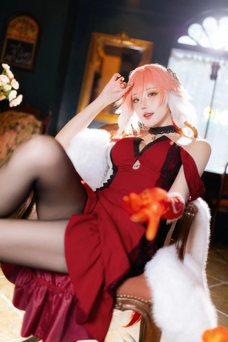 瓜希酱《鸣潮 长离·必胜客联动》主题写真：18张全套美图