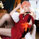 瓜希酱《鸣潮 长离·必胜客联动》主题写真：18张全套美图