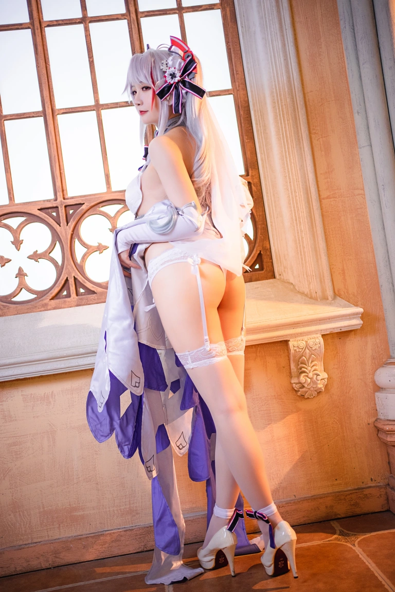 星之迟迟《《秘密花园》 欧根婚纱》主题写真：20张全套美图