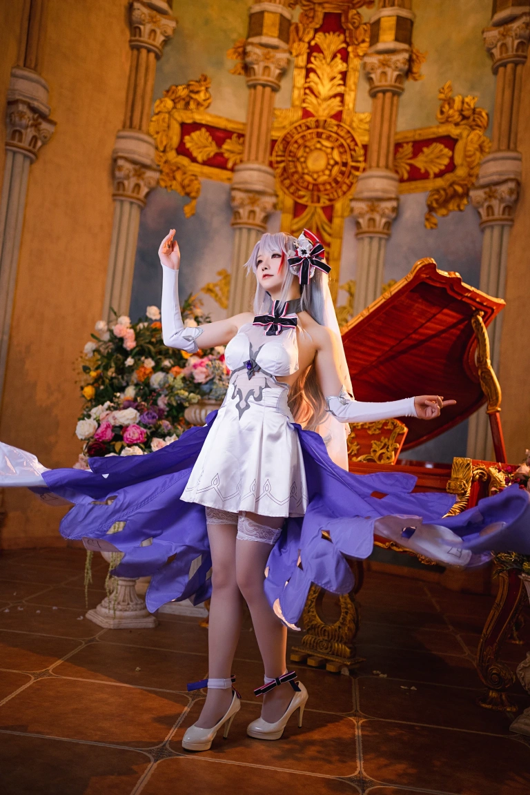 星之迟迟《《秘密花园》 欧根婚纱》主题写真：20张全套美图