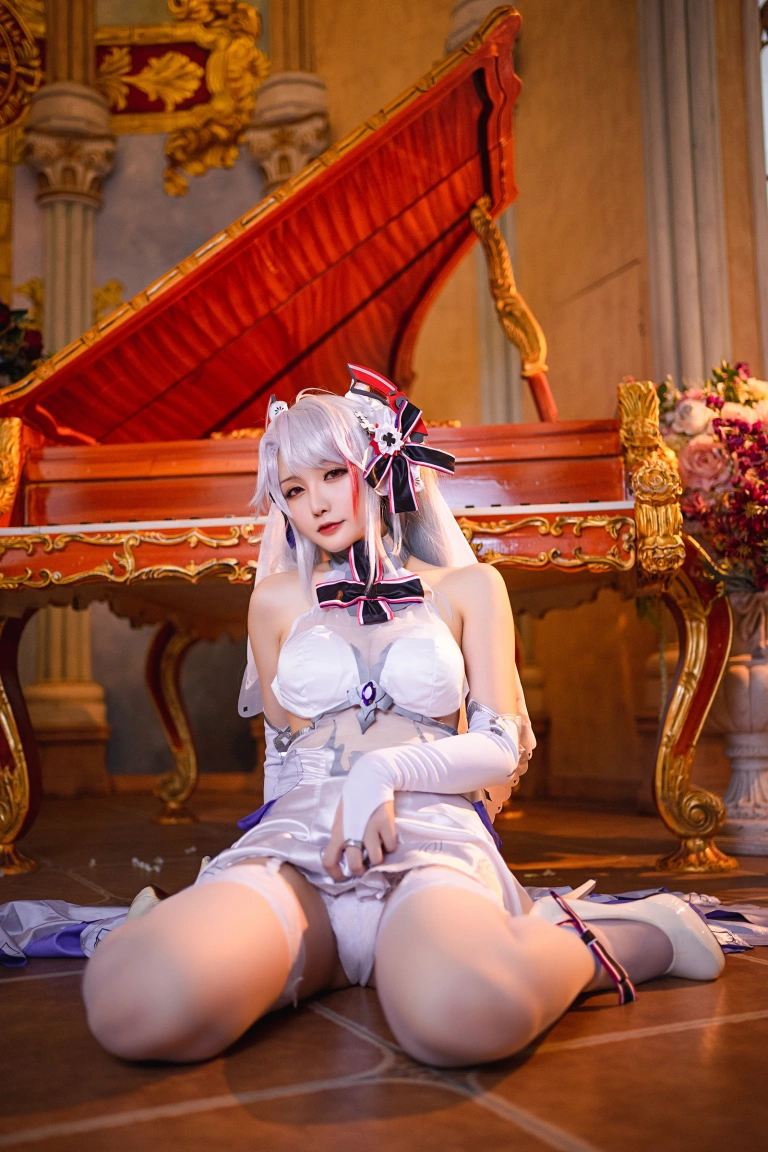 星之迟迟《《秘密花园》 欧根婚纱》主题写真：20张全套美图