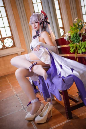 星之迟迟《《秘密花园》 欧根婚纱》主题写真：20张全套美图