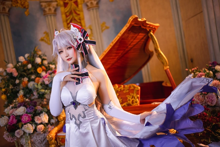 星之迟迟《《秘密花园》 欧根婚纱》主题写真：20张全套美图