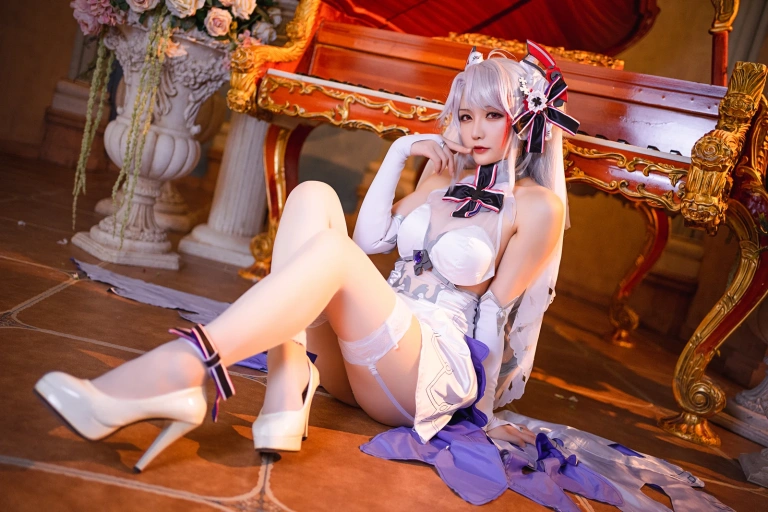 星之迟迟《《秘密花园》 欧根婚纱》主题写真：20张全套美图