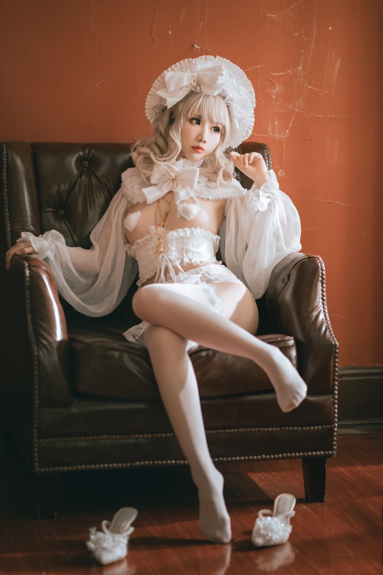 面饼仙儿《法兰西YasahimeLO》主题写真：36张全套美图