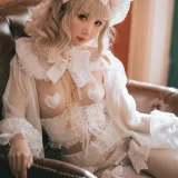 面饼仙儿《法兰西YasahimeLO》主题写真：36张全套美图