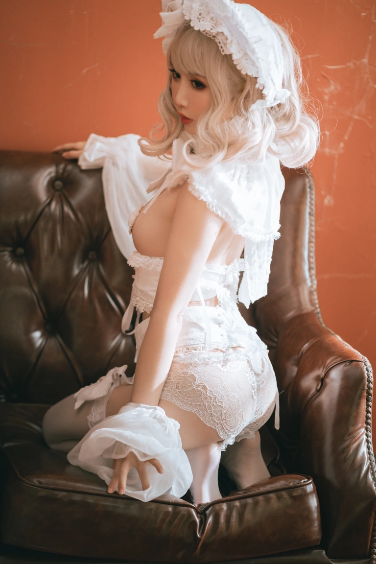 面饼仙儿《法兰西YasahimeLO》主题写真：36张全套美图