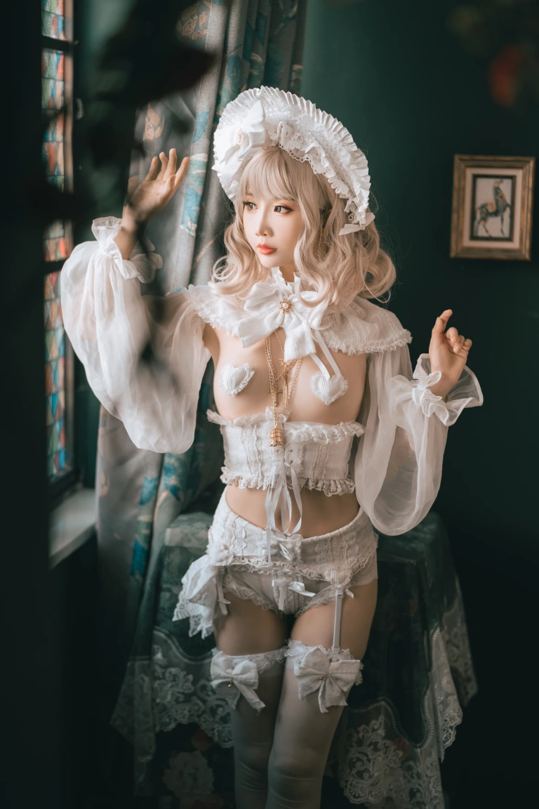 面饼仙儿《法兰西YasahimeLO》主题写真：36张全套美图