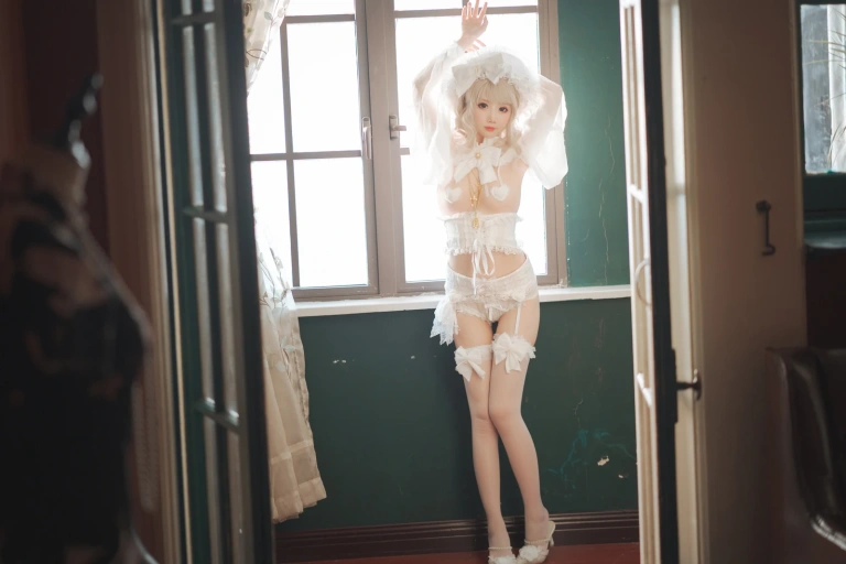 面饼仙儿《法兰西YasahimeLO》主题写真：36张全套美图