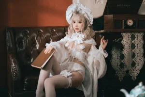 面饼仙儿《法兰西YasahimeLO》主题写真：36张全套美图