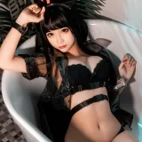 蠢沫沫《胶衣护士 黑》主题写真：40张全套美图