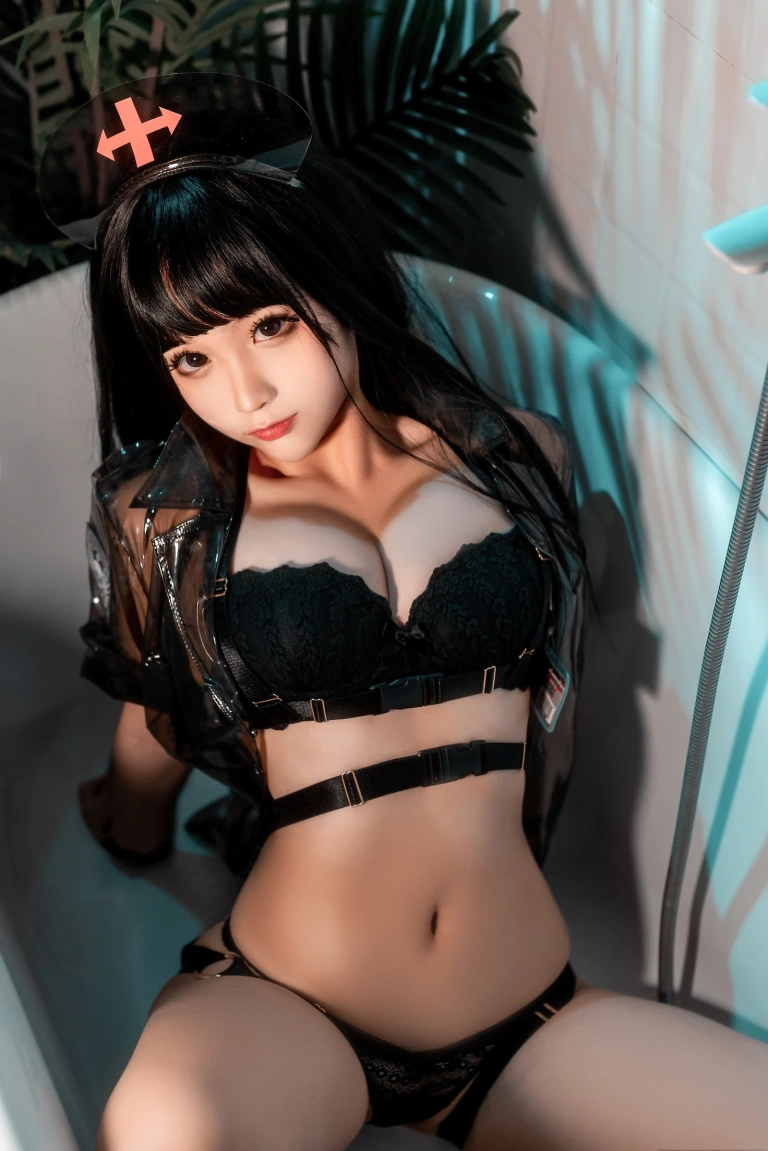 蠢沫沫《胶衣护士 黑》主题写真：40张全套美图