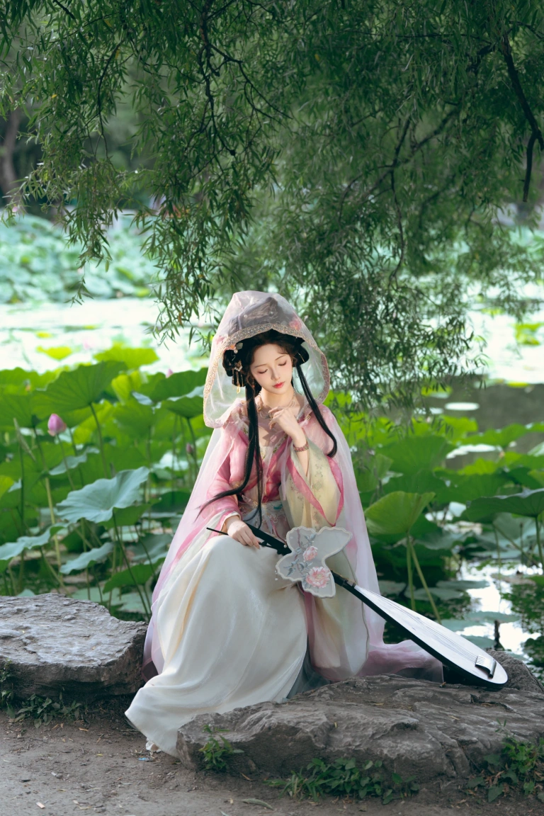 雯仔不讲道理《祝您中秋快乐owo》主题写真：20张全套美图