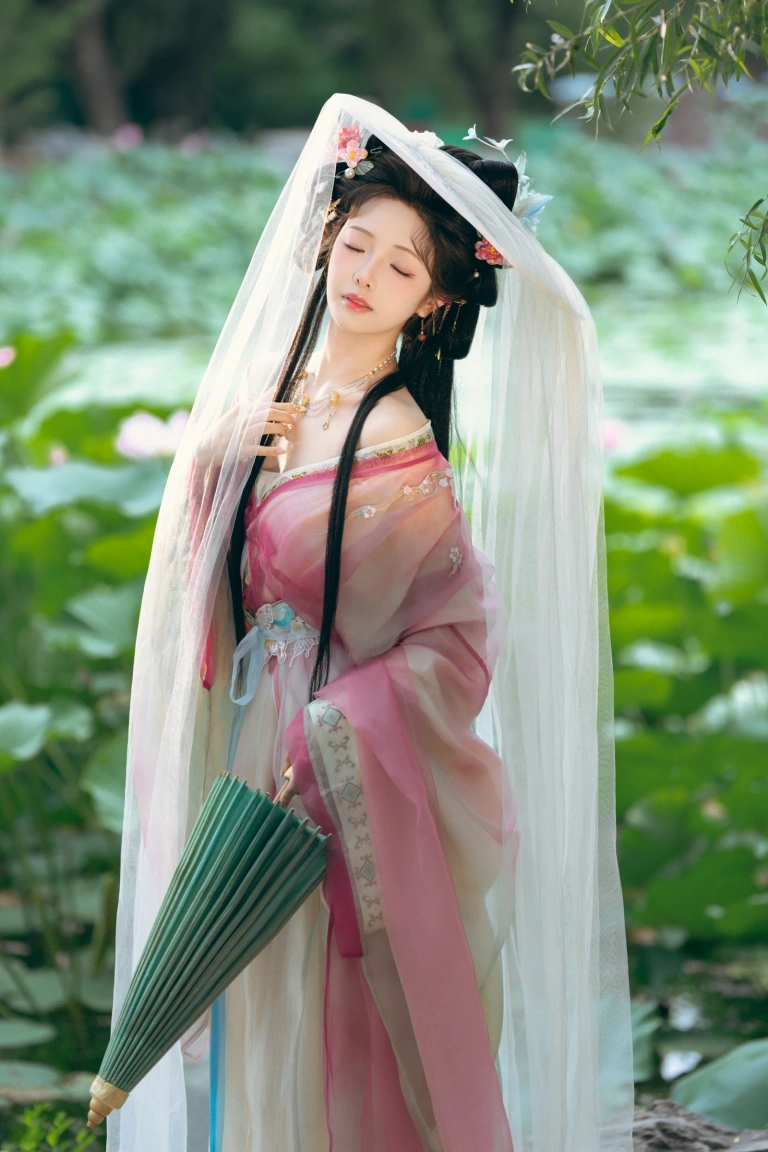 雯仔不讲道理《祝您中秋快乐owo》主题写真：20张全套美图