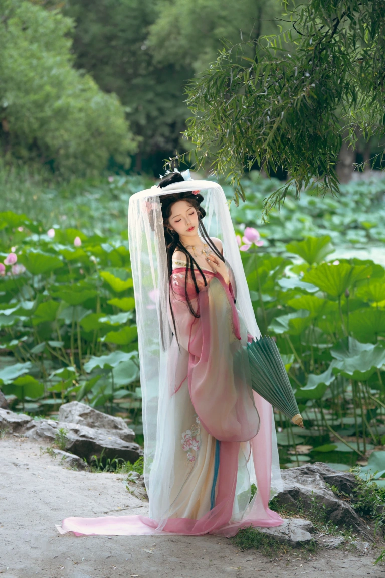 雯仔不讲道理《祝您中秋快乐owo》主题写真：20张全套美图