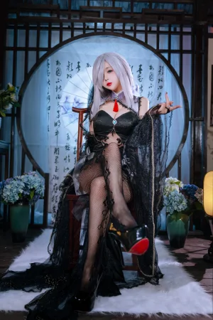 日奈娇(椎名莜)《2023.12月月刊 赠送 申鹤旗袍》主题写真：22张全套美图