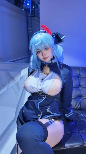 小仓千代《蔚蓝档案 天雨亚子风纪》主题写真：37张全套美图