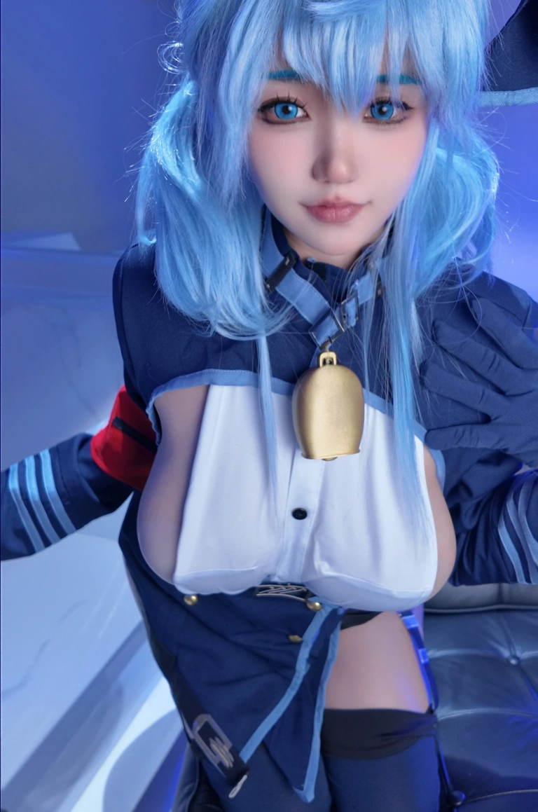 小仓千代《蔚蓝档案 天雨亚子风纪》主题写真：37张全套美图