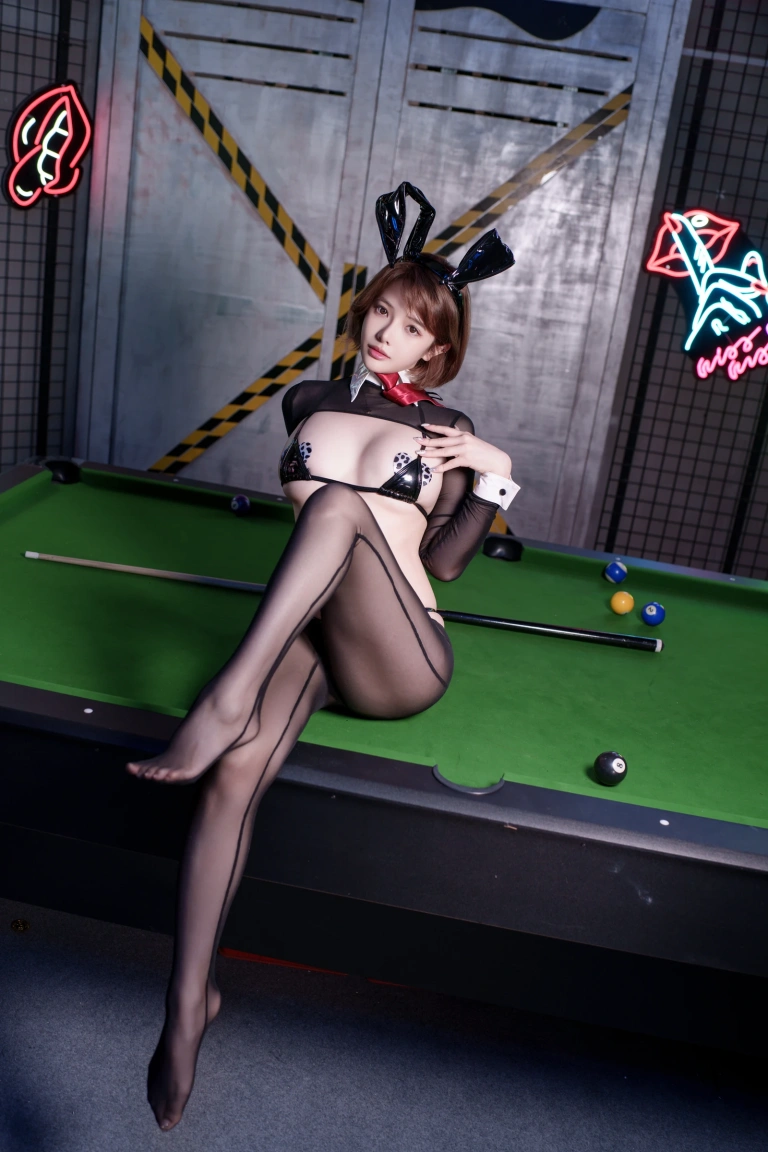 雯仔不讲道理《黑色逆兔》主题写真：44张全套美图