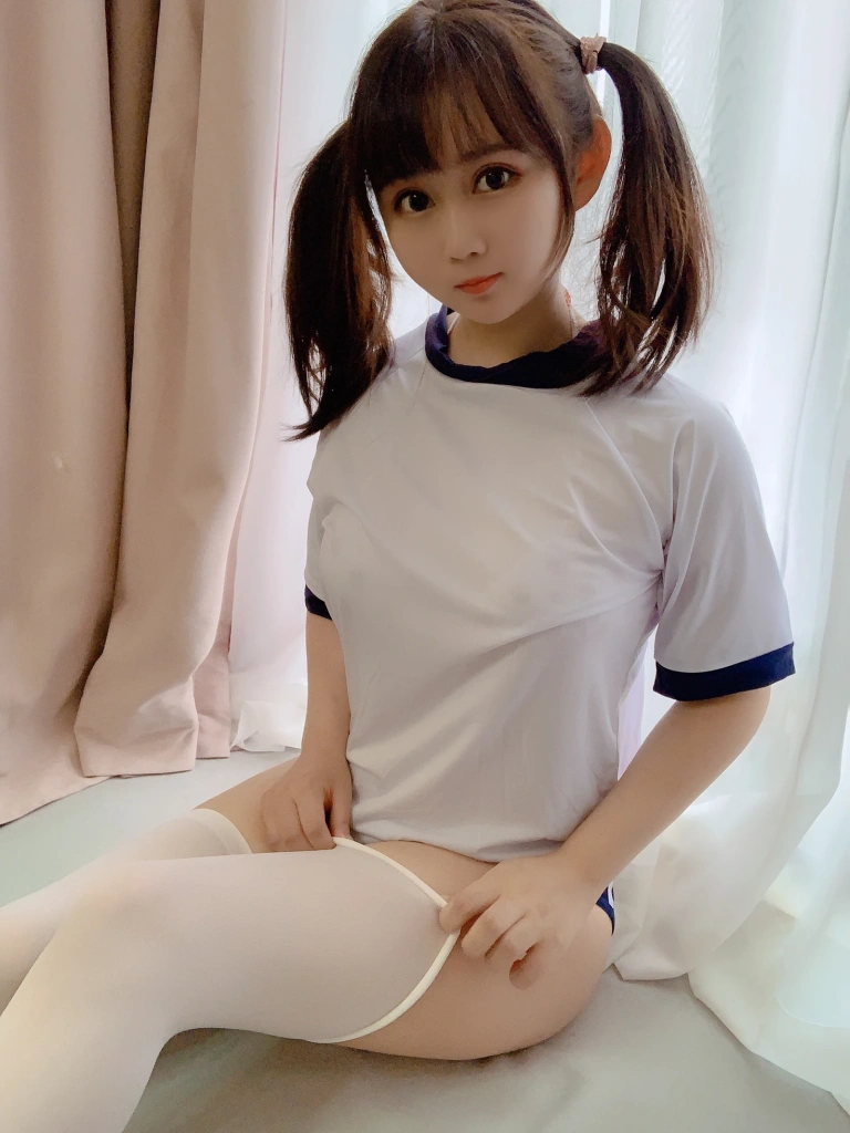 依酱《体操服》主题写真：31张全套美图