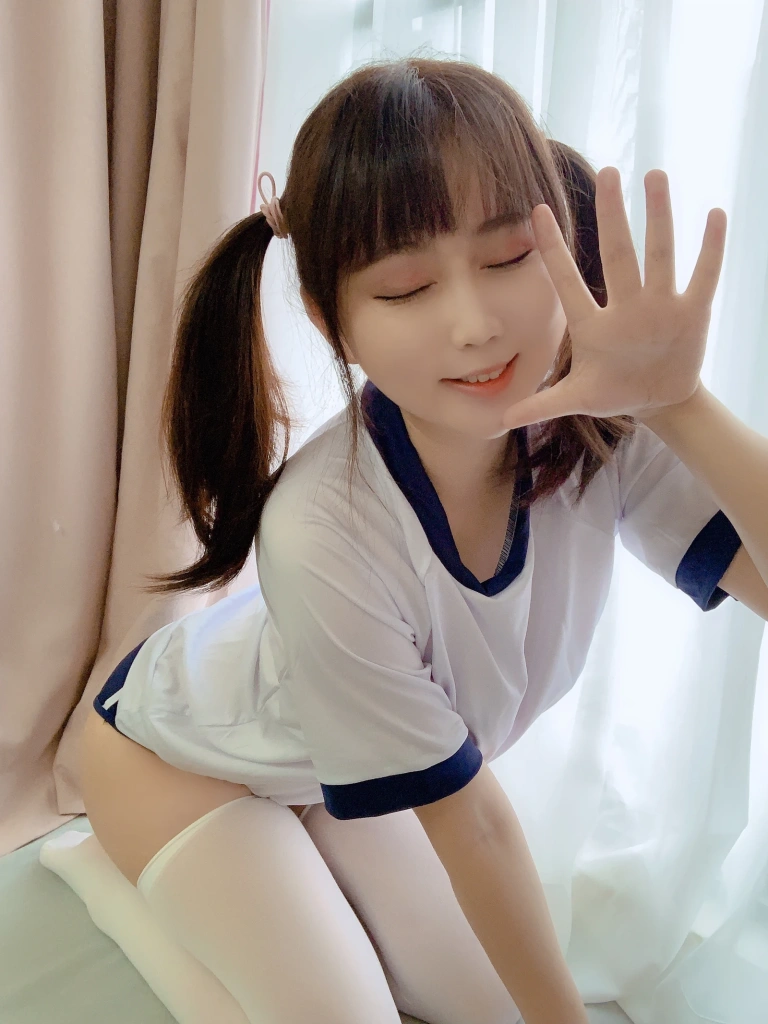 依酱《体操服》主题写真：31张全套美图