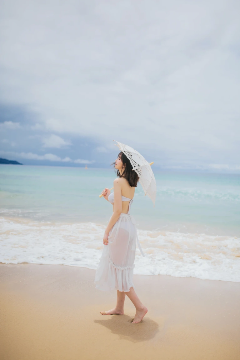 念雪《听海》主题写真：36张全套美图