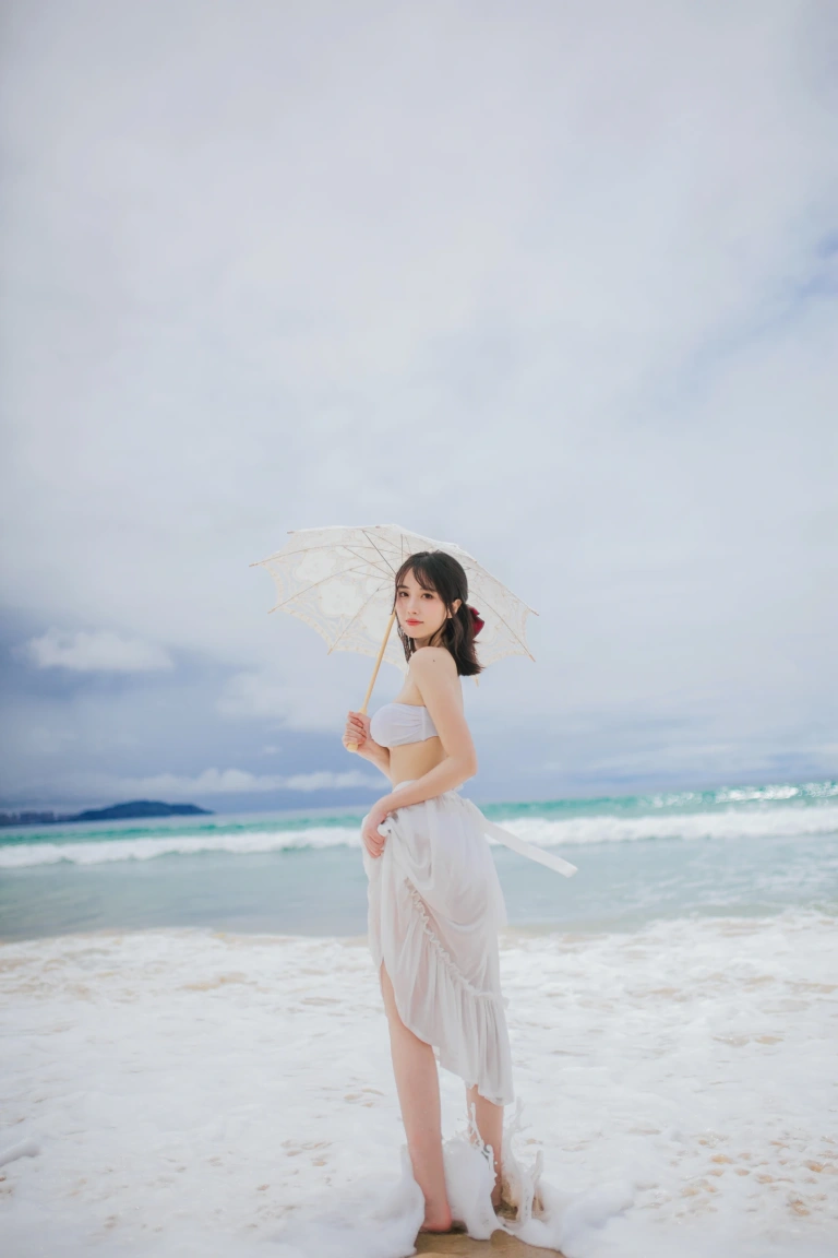 念雪《听海》主题写真：36张全套美图