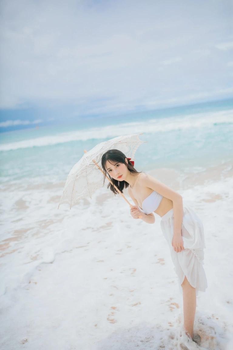 念雪《听海》主题写真：36张全套美图