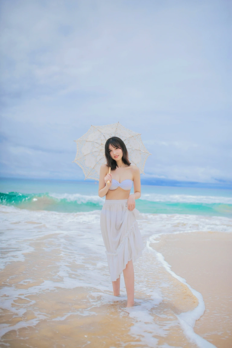 念雪《听海》主题写真：36张全套美图