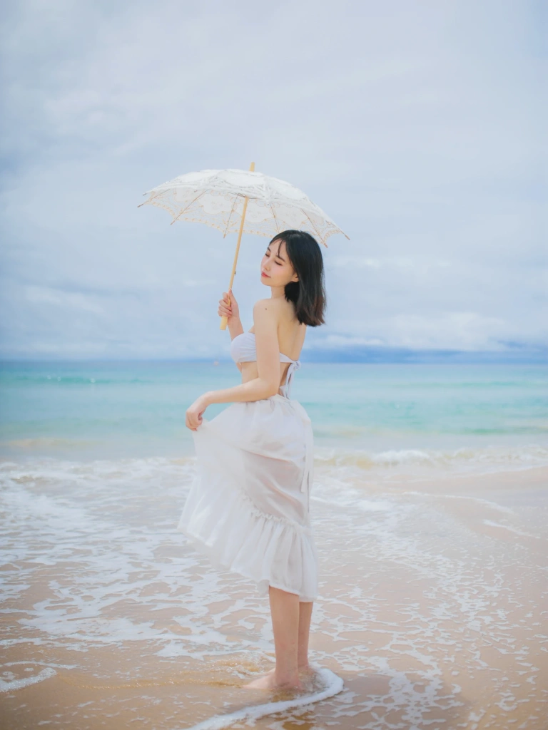 念雪《听海》主题写真：36张全套美图