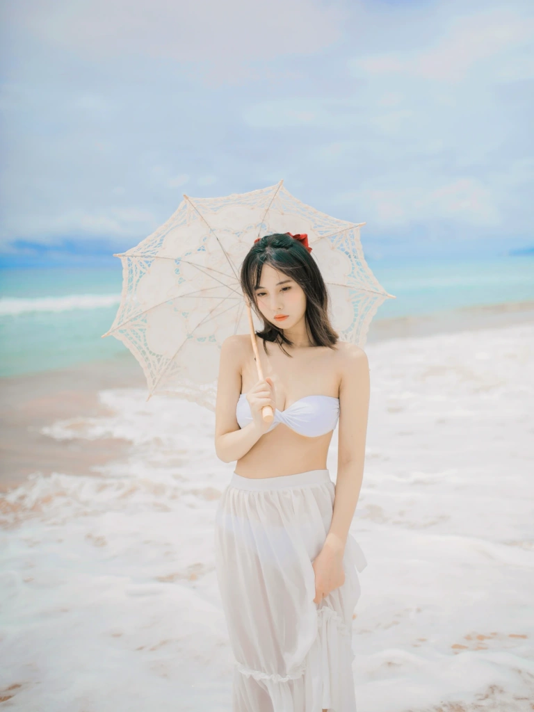 念雪《听海》主题写真：36张全套美图