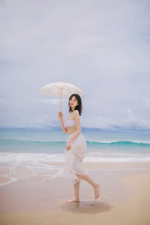 念雪《听海》主题写真：36张全套美图