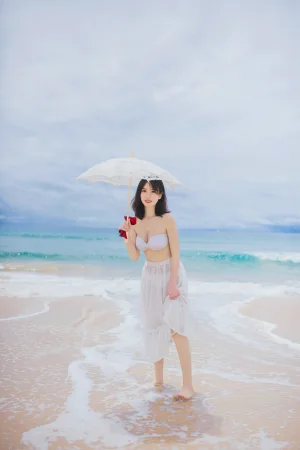 念雪《听海》主题写真：36张全套美图