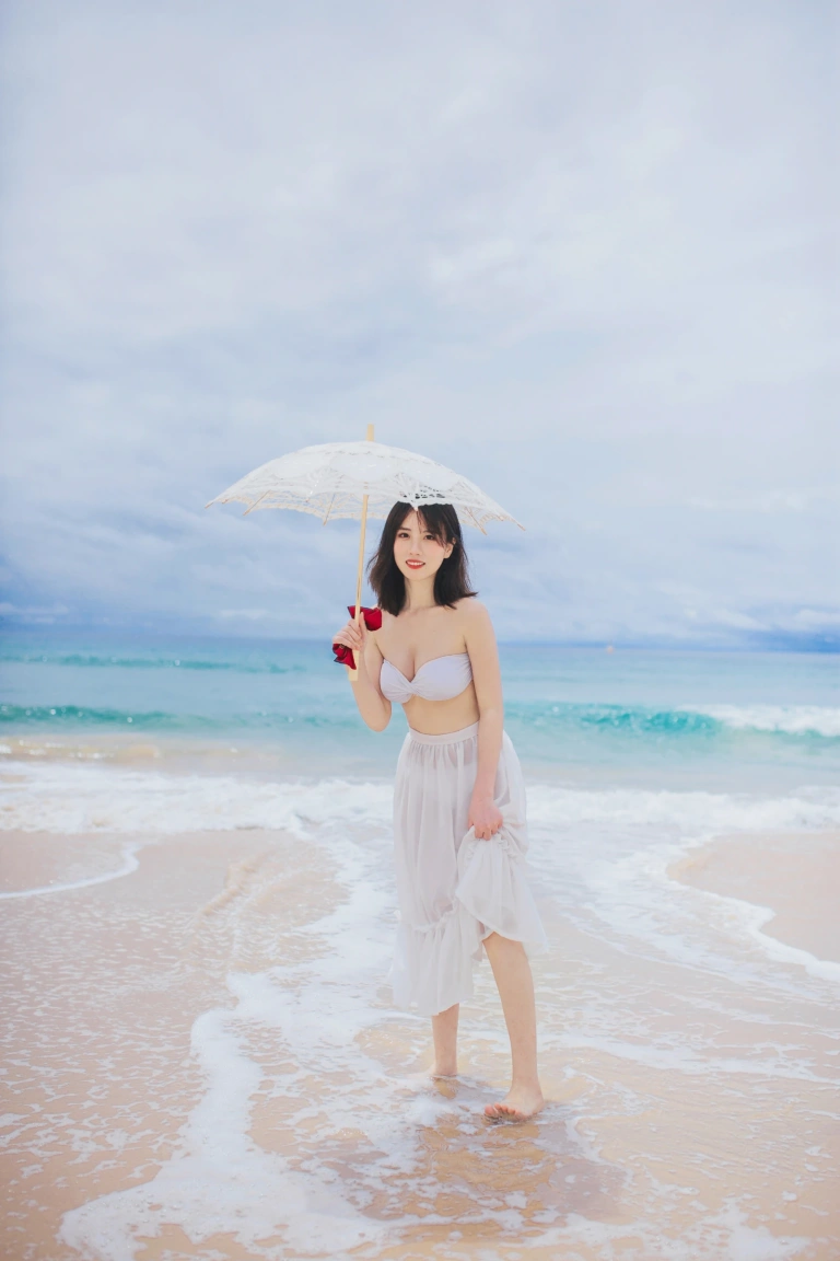 念雪《听海》主题写真：36张全套美图