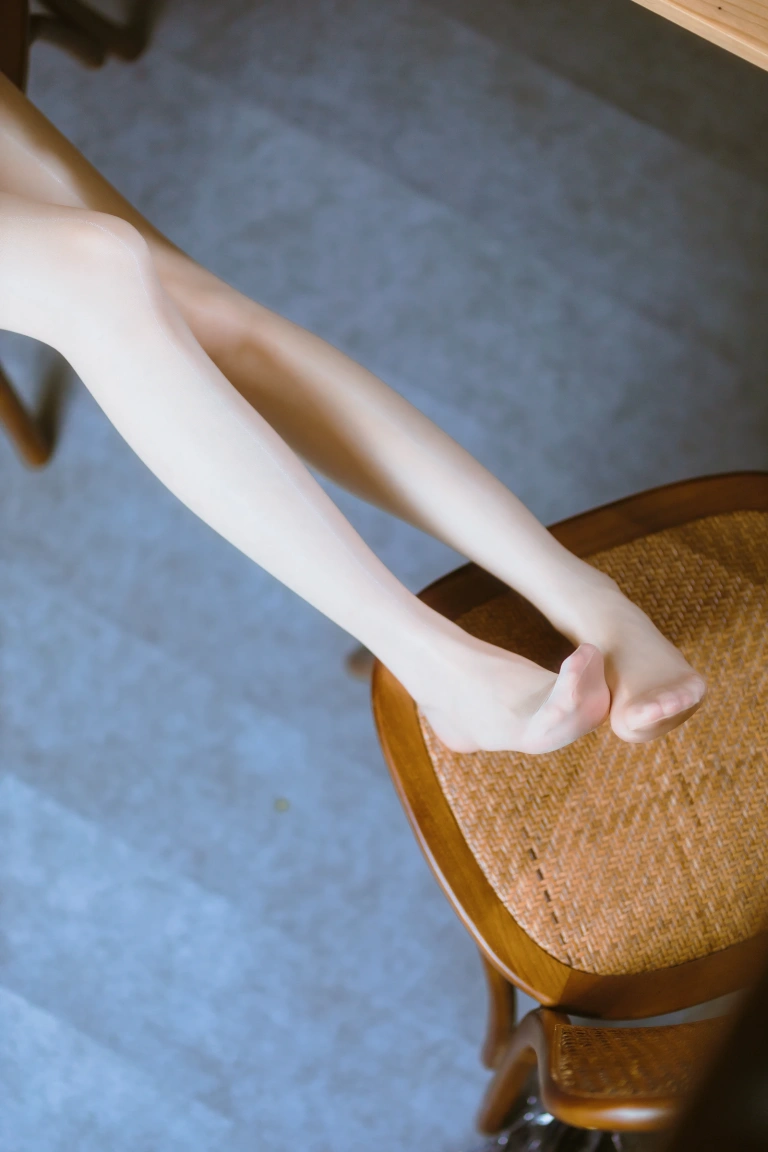 许岚《半透粉纱》主题写真：40张全套美图