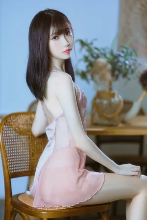 许岚《半透粉纱》主题写真：40张全套美图