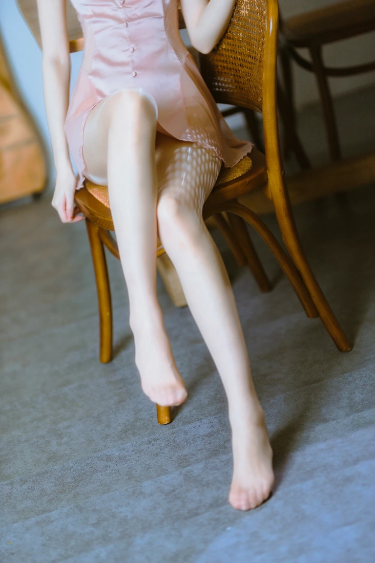 许岚《半透粉纱》主题写真：40张全套美图