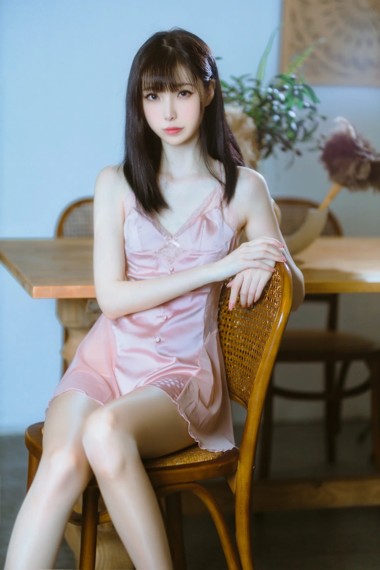 许岚《半透粉纱》主题写真：40张全套美图